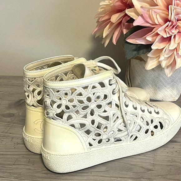 Authentic CHANEL White Camellia laser cut sneakers - Picture 6 of 16